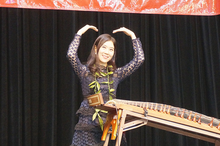 用韩国古筝弹奏摇滚乐,在youtube上有5百万的浏览量.